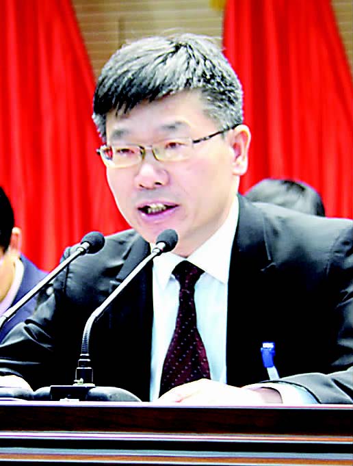 李振峰各位委员,同志们:在全县上下深入学习贯彻党的十九届四中全会