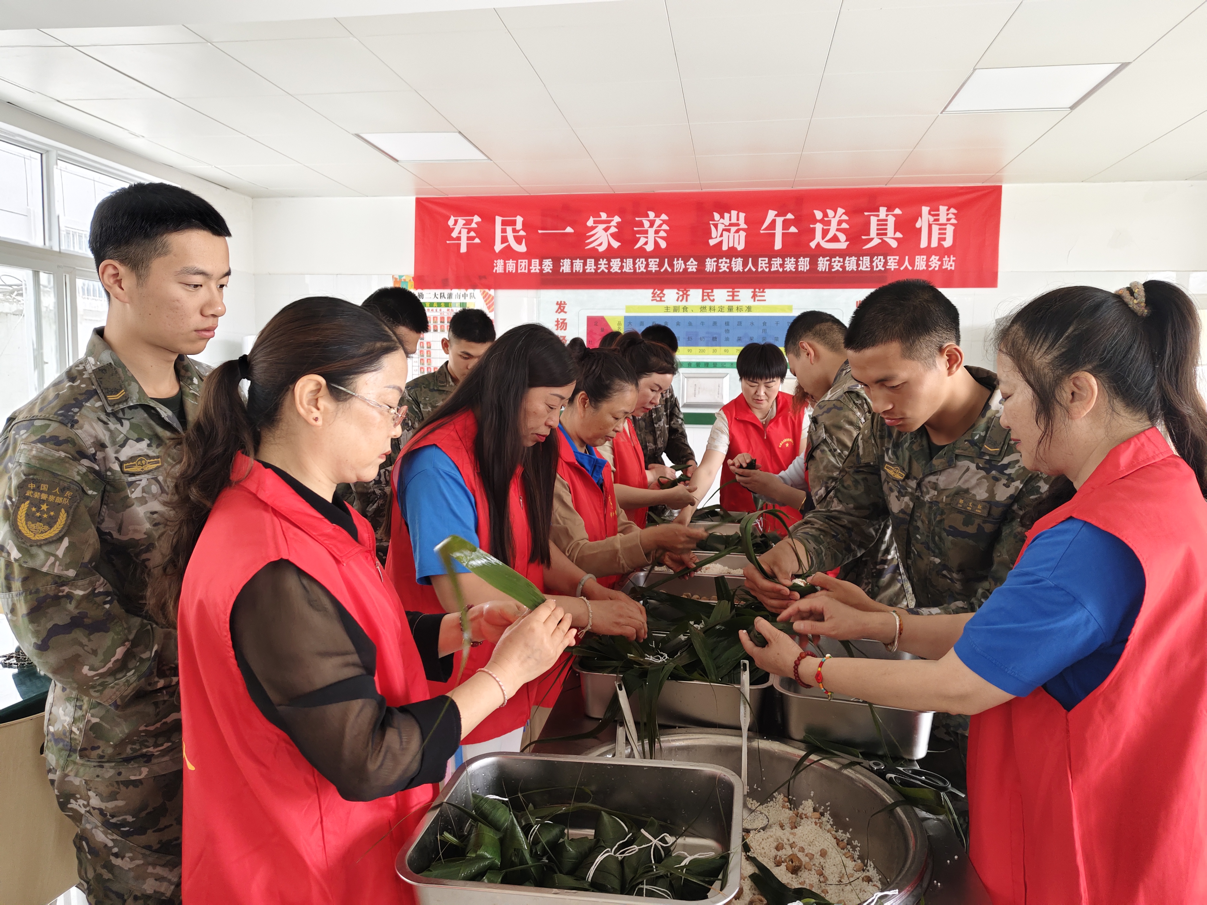 新安镇:开展"军民一家亲 端午送真情"拥军慰问活动